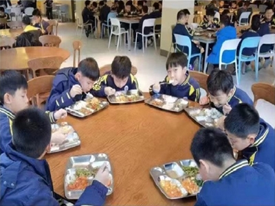 學校飯?zhí)贸邪? /></a></div>
                        <div   id=